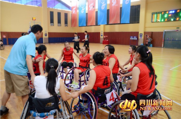 四川女子轮椅篮球队组建仅5个多月 队员最大4
