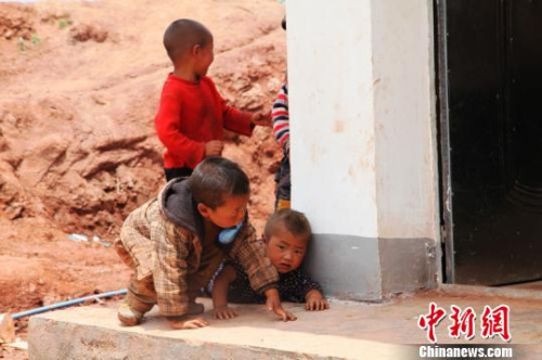 四川凉山教育局局长:凉山缺中小学教师近6000