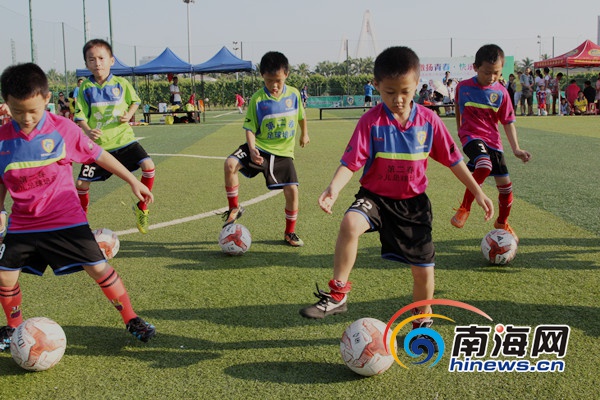 海南青少年足球培训班开班 4-17岁少年可免费