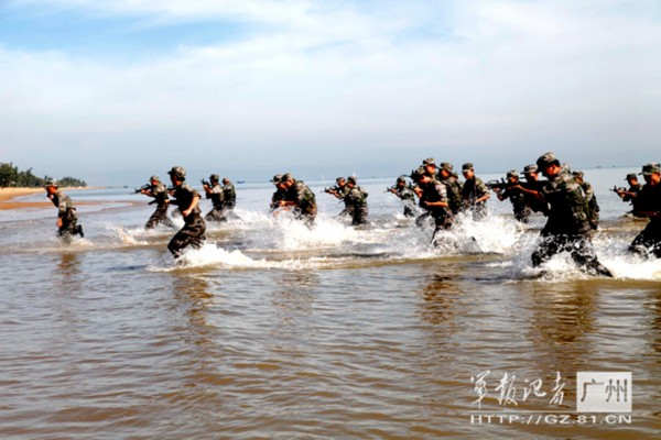 Liberation Army vehicle transport brigade in unfamiliar waters to carry out training voyage (Photos)