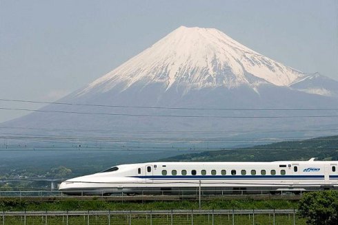 日本富士山登山人数锐减 疑因火山频繁天气恶