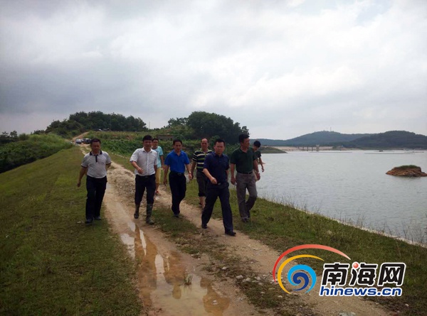 万宁防控台风彩虹 部分渔船被调离上岸