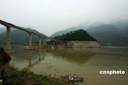 组图：名城白帝城因三峡蓄水成为岛屿