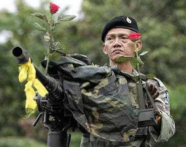 图文：泰国士兵政变期间在街头巡逻