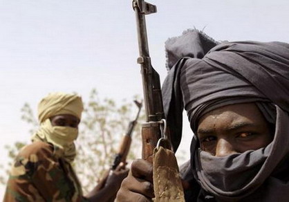 图文：苏丹解放运动武装分子巡逻