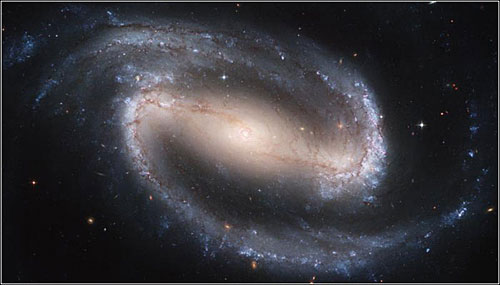 棒旋星系NGC1300的照片。（国际在线独家资讯 付华一）