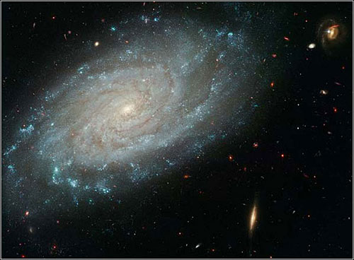这是1994年发现的一颗超行星所在的NGC 3370星系星云图。（国际在线独家资讯 付华一）