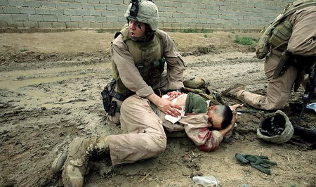 一名美军士兵在同伊拉克武装战斗中受伤