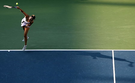 俄罗斯选手莎拉波娃在2006美国网球公开赛女子单打半决赛上击败毛瑞斯莫。