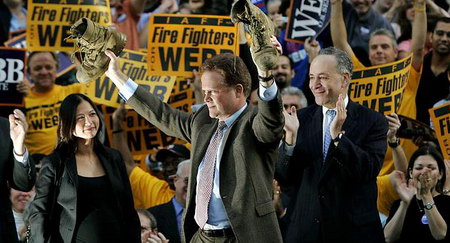 11月9日，民主党人威布在弗吉尼亚州击败了共和党参议员阿伦。
