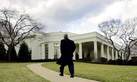 2006年1月，在为国内窃听计划辩护完之后，布什返回白宫。