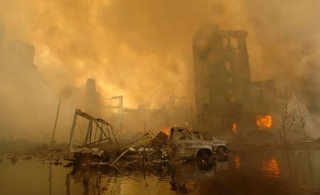 2006年5月，纽约燃起一场自911以来最大的一场火灾。