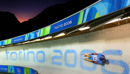 2006年，意大利切萨纳-帕瑞罗。美国选手克里斯蒂安-尼克姆在参加都灵冬奥会俯式冰橇比赛。