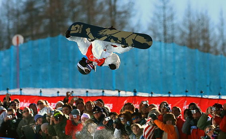 肖恩-怀特在都灵冬奥会上获得男子单板滑雪U型槽金牌。