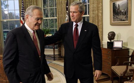美国中期选举之后，布什接受拉姆斯菲尔德的辞职申请。