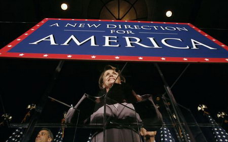 2006年11月7日，在赢得美国中期选举之后，众议院民主党领袖南希.佩洛西在民主党大会发表讲话。 11月16日美国民主党众议员一致选举众议院民主党领袖南希.佩洛西为下一届国会众议院议长。