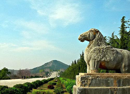 乾陵陵園全景.