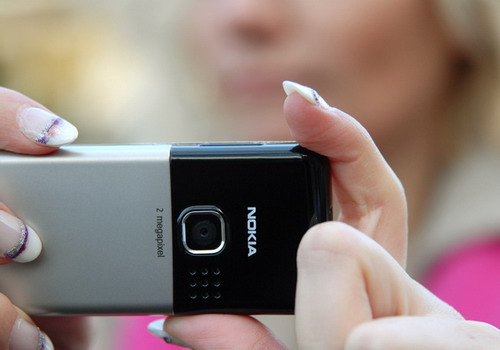诺基亚超薄不锈钢手机[组图]