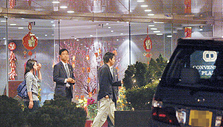 <em>霍启山</em>新<em>女友</em>酷似章子怡(图)