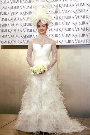 最贵婚纱图片_世界上最贵的婚纱图片(2)