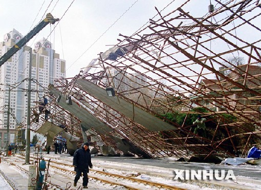 强风雨雪袭大连 政府紧急启动防灾应急预案[组