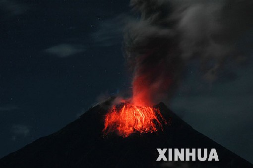 厄瓜多爾通古拉瓦火山噴發(fā)[組圖](2)