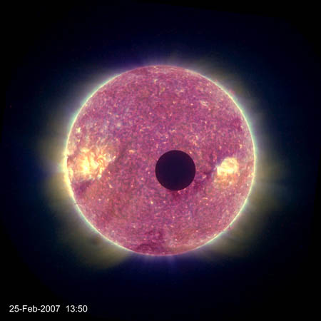 美探测器拍下地球看不到的太空日食照片[组图](1)