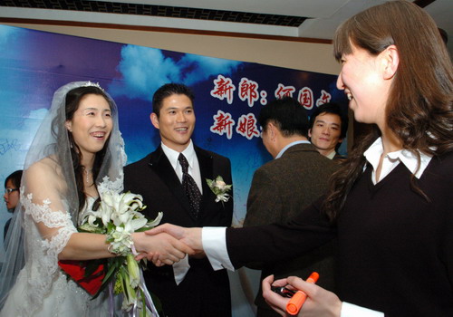 <em>美女</em>孙玥南京完婚 贵宾<em>如云30</em>桌酒席不够坐(组