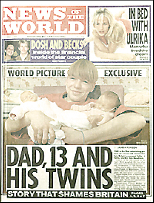 1999年11月，17岁的萨拉早产5周生下了一对双胞胎女儿，13岁的詹姆斯成了“英国最年轻的爸爸”。这条新闻上了《世界新闻》的头版头条。 