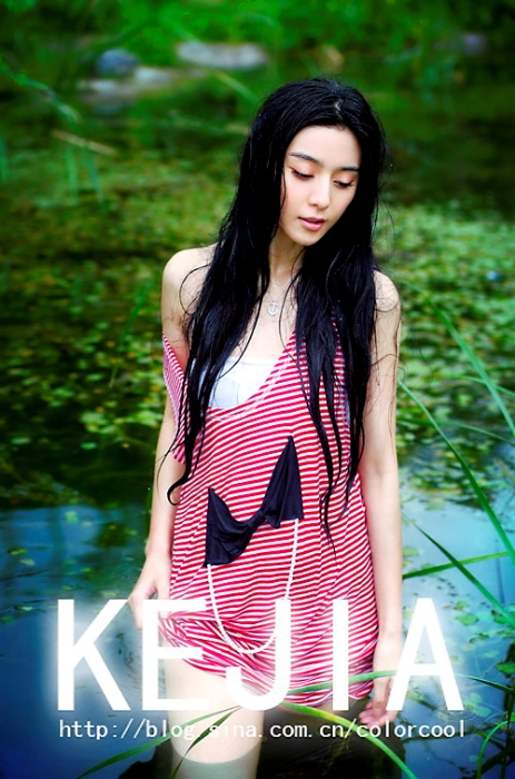 范冰冰写真野外出浴 性感撩人[组图]