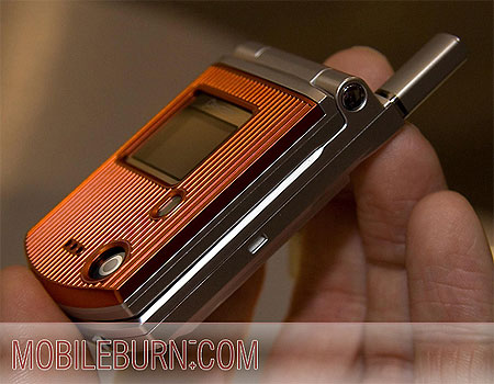 世界最小翻盖拍照手机泛泰C3b