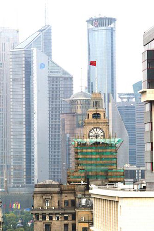 组图：上海外滩海关大钟搭脚手架即将大修