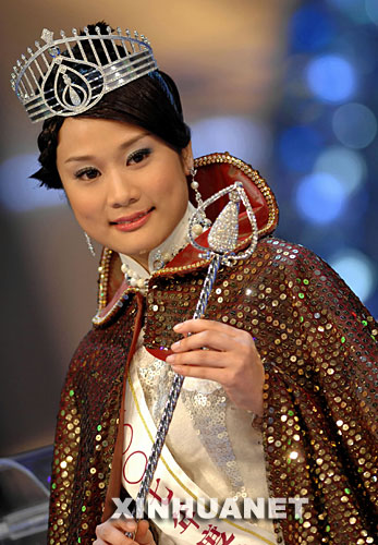 7月21日，张嘉儿获得2007年度香港小姐冠军。当日，2007年度香港小姐竞选决赛在香港体育馆举行。 新华社记者吕小炜摄