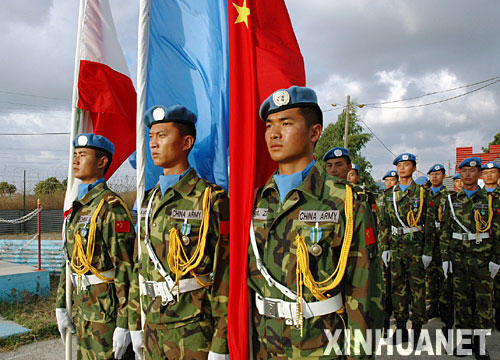 8月7日，在黎巴嫩南部的中国驻黎巴嫩维和部队驻地，获得联合国维和勋章的中国维和官兵整齐列队。当日，中国驻黎巴嫩维和部队的全体官兵被授予联合国维和勋章，并得到联合国驻黎巴嫩临时部队司令格拉齐亚诺将军的高度评价。