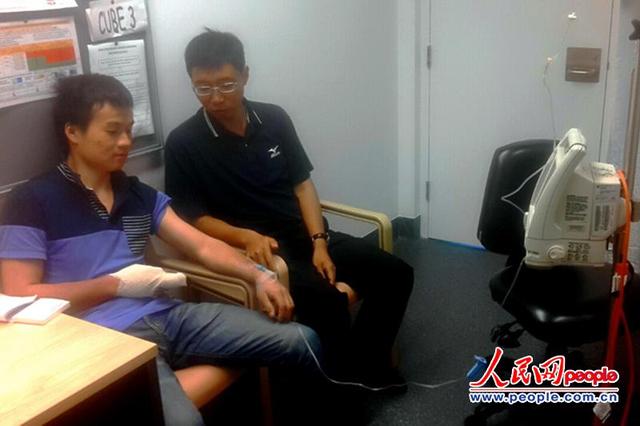 中國駐雪梨總領館領事看望受傷船員（圖片來源：中國駐雪梨總領館）