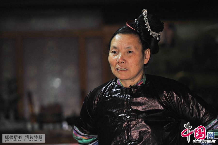     今年60岁的侗族妇女胡官美，是国家级非物质文化遗产侗族大歌传承人。三十多年来，胡官美一直义务给侗族孩子们传歌，学生已经多达500多人。中国网图片库 杨希 摄