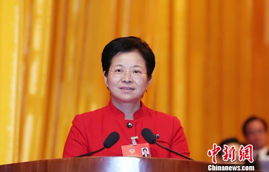 图为新当选的政协第十二届惠州市委员会主席 康孝娟 摄