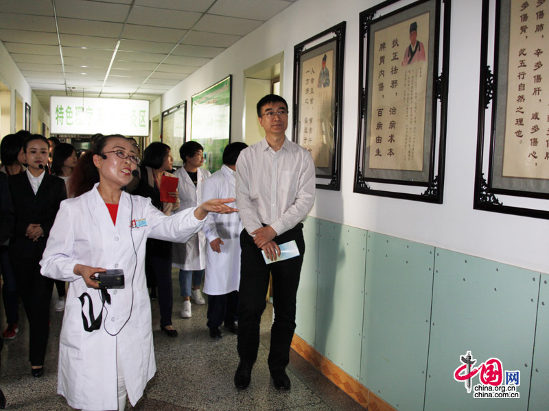 国家卫计委与媒体一行到榆中县和平中心卫生院参观调研