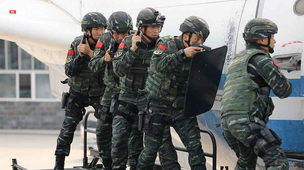 北京武警猎鹰突击队图片
