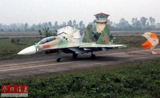 资料图:越军装备的苏-30战机(编号被刻意遮掩)。