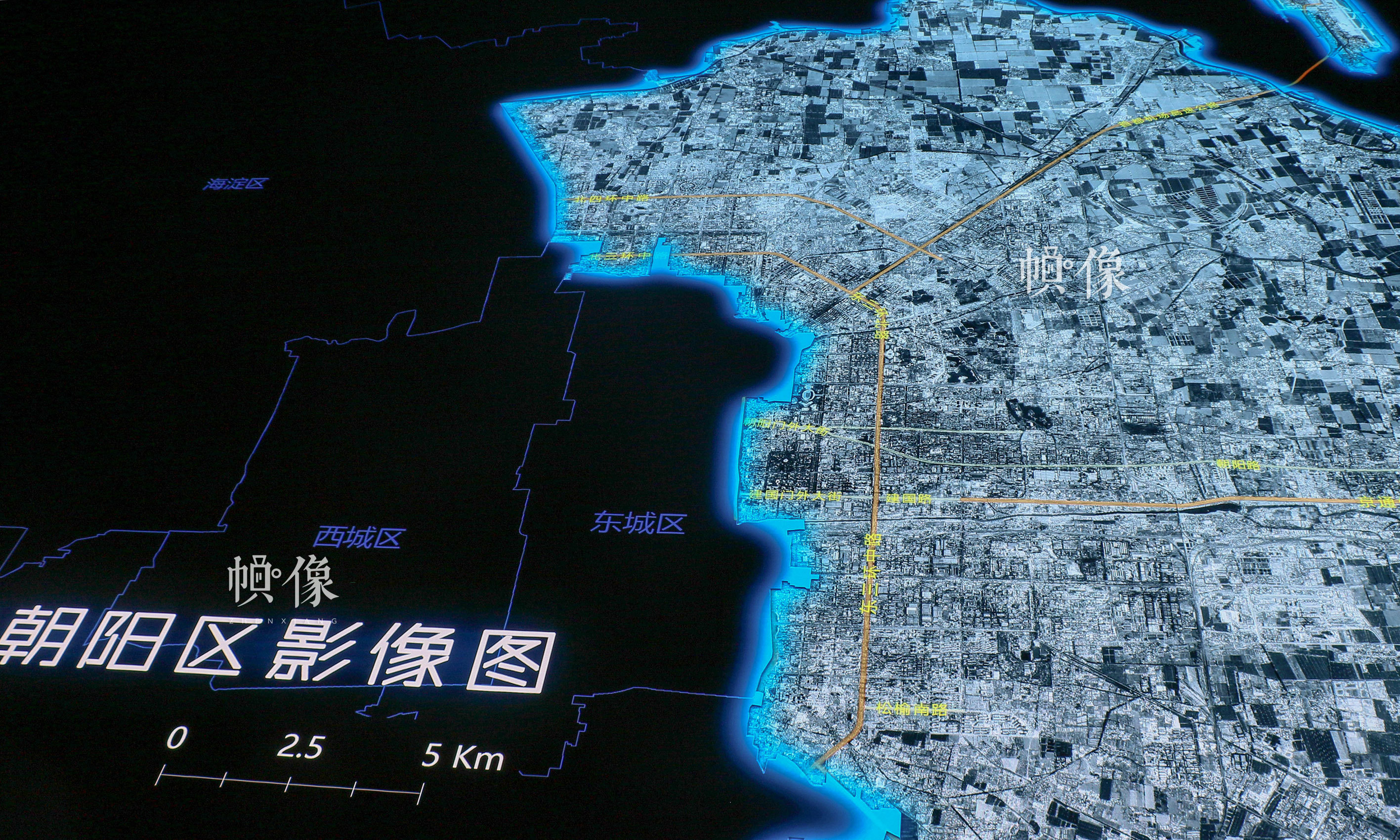 “数字沙盘”所展示的朝阳区行政规划影像图。中国网记者 赵超 摄