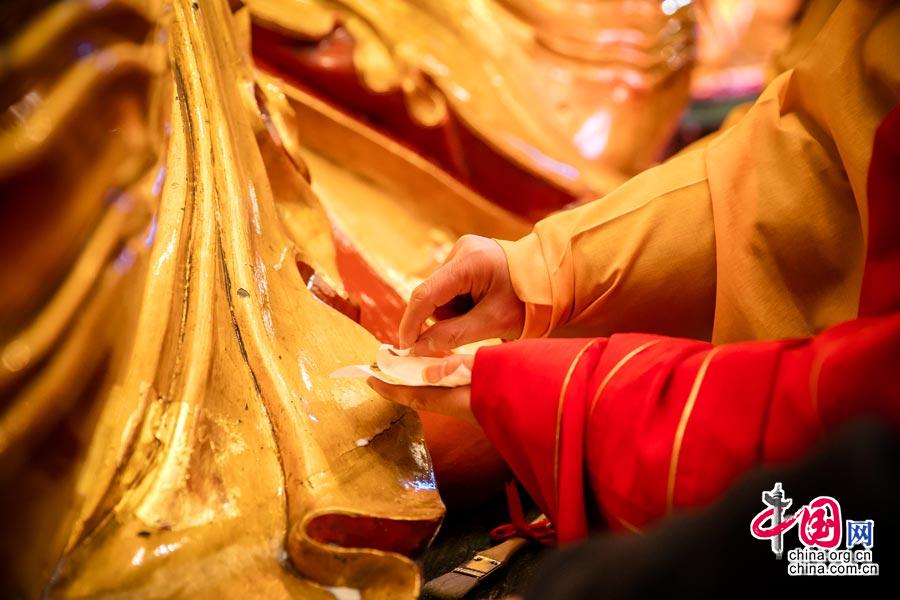 上海玉佛禅寺大雄宝殿圣像装金