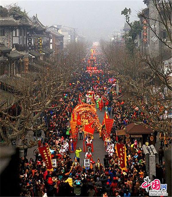 春节齐聚都江堰,新年福利送不停(组图)