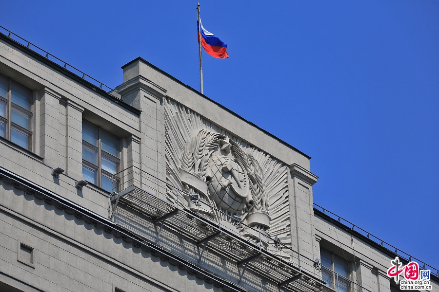 国家杜马大楼建筑顶上仍保留着原苏联时期的国徽版权作品,请勿转载