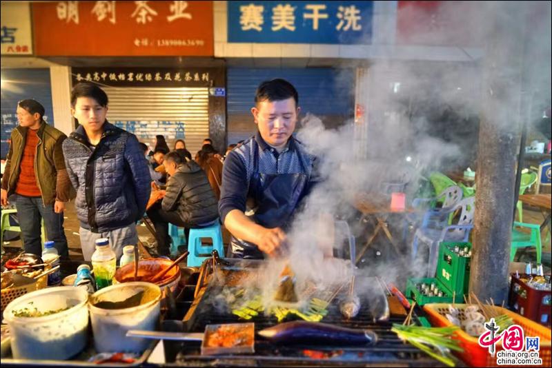 四川自贡美食街图片