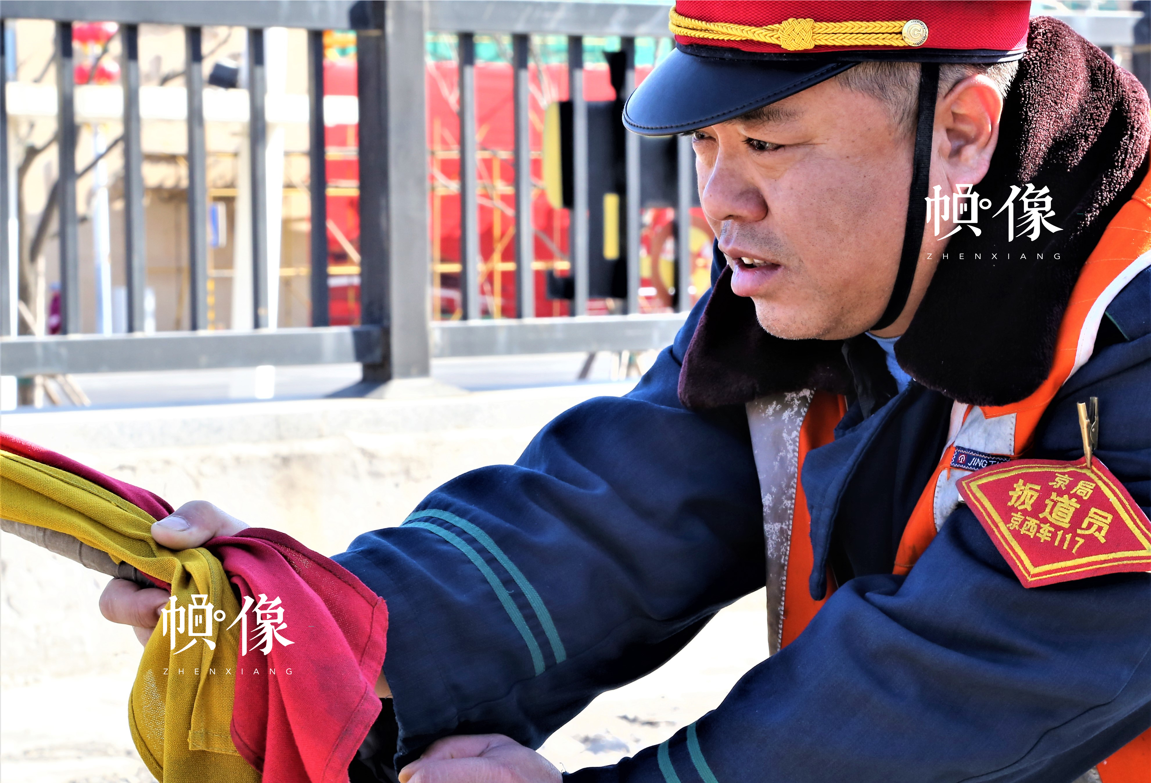 門頭溝車站鐵路扳道員張軍，已經在這個崗位上工作20多年。中國網記者 仝選 攝