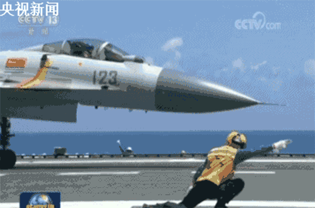 阅兵结束后 辽宁舰歼-15飞机起飞训练 轰鸣声中 4架战机先后腾空而起