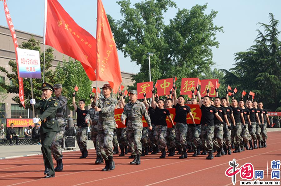 陆军炮兵防空兵学院郑州校区举办第一届军事体育运动会