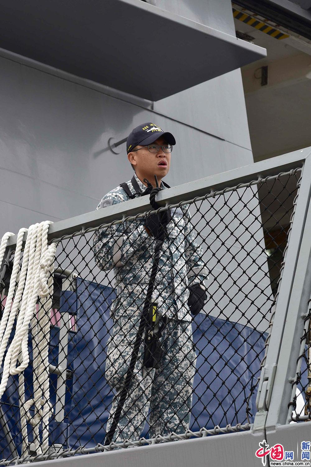 新加坡海军"刚毅"号护卫舰访问青岛