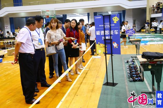 四川举办2018年中小学机器人竞赛 参赛人数创